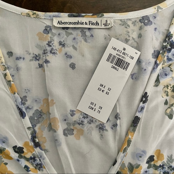 Abercrombie & Fitch Tie-Sleeve Blouse - Picture 4 of 4